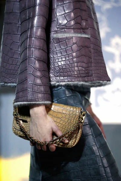Look 60
